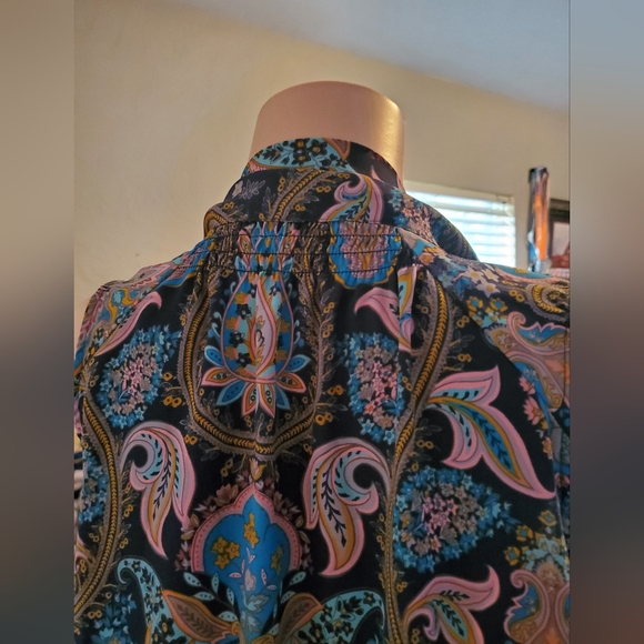 Ladies Top - Picture 4 of 4